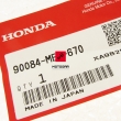Śruba rewizyjna magneta głowicy Honda CRF 250 450 [OEM: 90084MEN670]