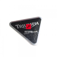Emblemat pokrywy alternatora Triumph Rocket III Scrambler Thruxton [OEM: T3950105]