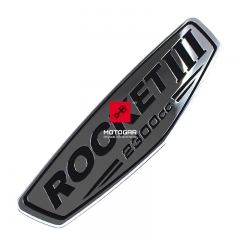 Emblemat Triumph Rocket III na boczek 2006-2018 [OEM: T2301834]