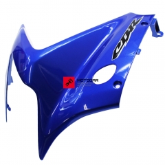 Owiewka czaszy Honda CBR 125 2005 lewa niebieska [OEM: 64220KTY900ZB]