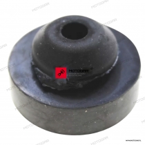 Guma pod uchwyt zbiornika Suzuki VZ1600 Marauder [OEM: K920751045]