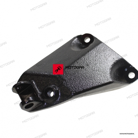 Uchwyt podnóżka kierowcy, lewy Suzuki VZR1800 [OEM: 4352148G01]