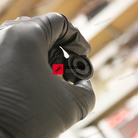 Odbojnik, guma zbiornika paliwa Suzuki VS800 Intruder, VL1500 Intruder, DR650, DR-Z400 [OEM: 0932010071]