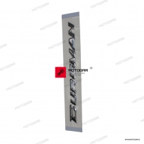 Emblemfrm cov Suzuki [OEM: 6813112JA0] *