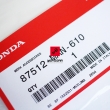 Naklejka informacyjna dotycząca bagażu Honda XL 125 650 NX 500 650 [OEM: 87512MAN610]